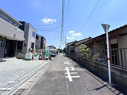 前面道路含む外観