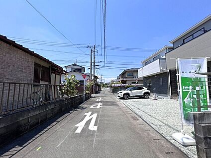 前面道路含む外観