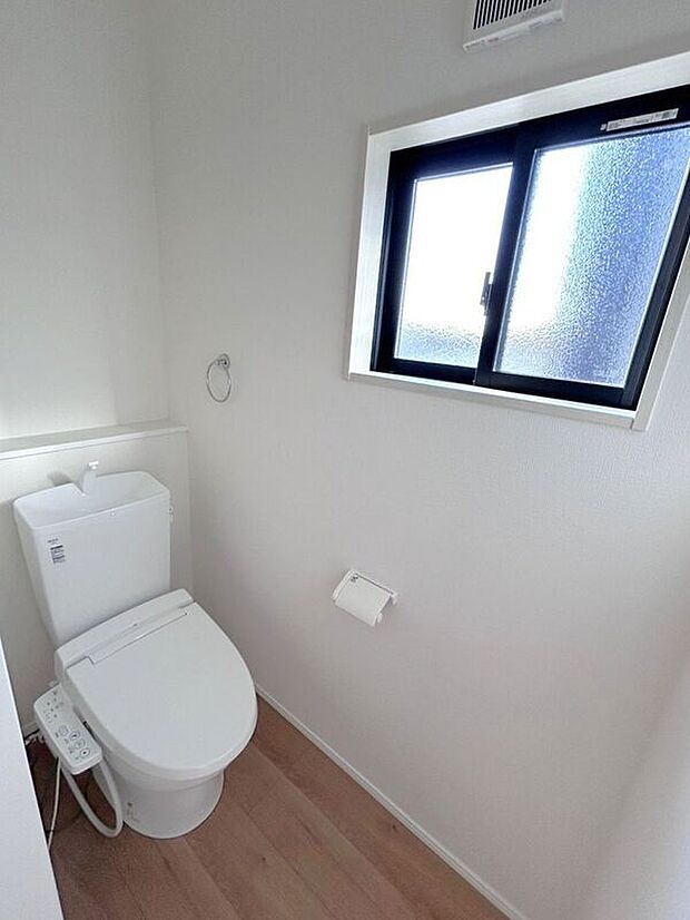 【トイレ】☆トイレ☆明るく清潔感のあるトイレ空間♪来客時にも安心です♪