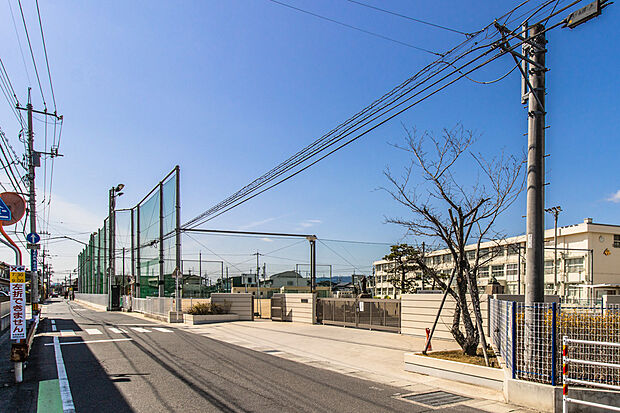 西阿知小学校（約600m）