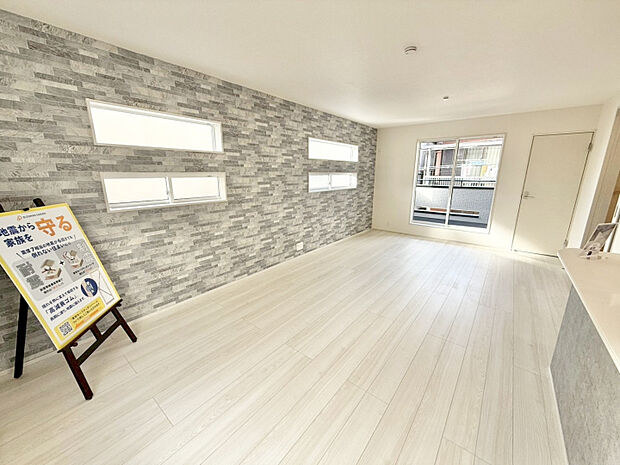 【LDK18.0帖 ｜ 1号棟】　アクセントクロスでデザイン性の高いリビングです