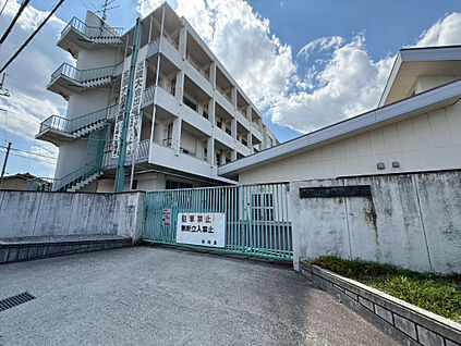 片塩中学校 1700m