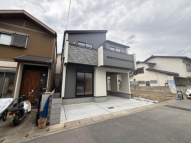 【【外観:1号棟】】夏涼しく、冬温かい。室内空間を快適に保つ優れた断熱性能
