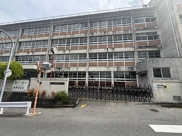 生駒南中学校（約387m）