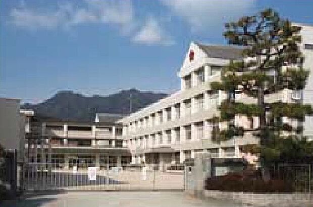 大野東小学校(約1,300m)