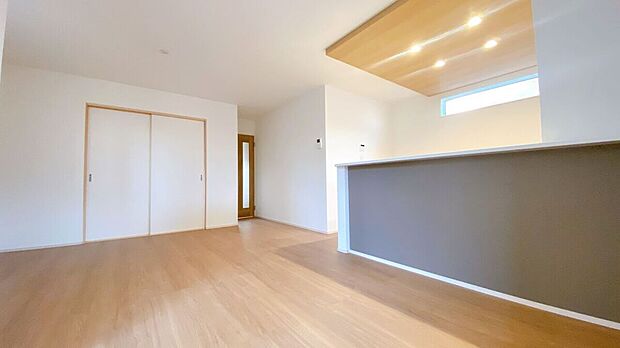 日当り良好のリビング。
明るい空間です◎（1号棟）