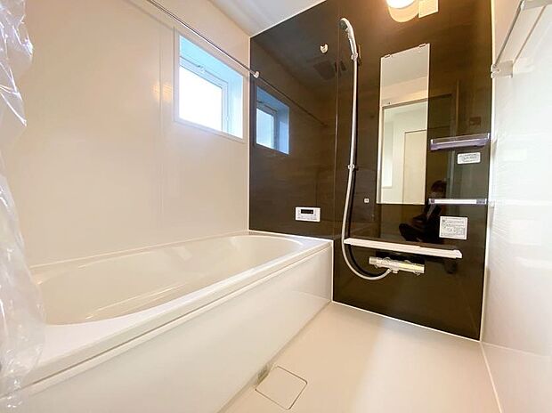 浴室暖房乾燥機能付き。
雨の日のお洗濯も安心です♪
(同社施工事例)