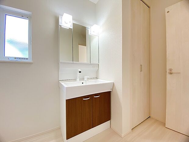 シャンプードレッサー付き洗面台が付いております◎(同社施工事例)