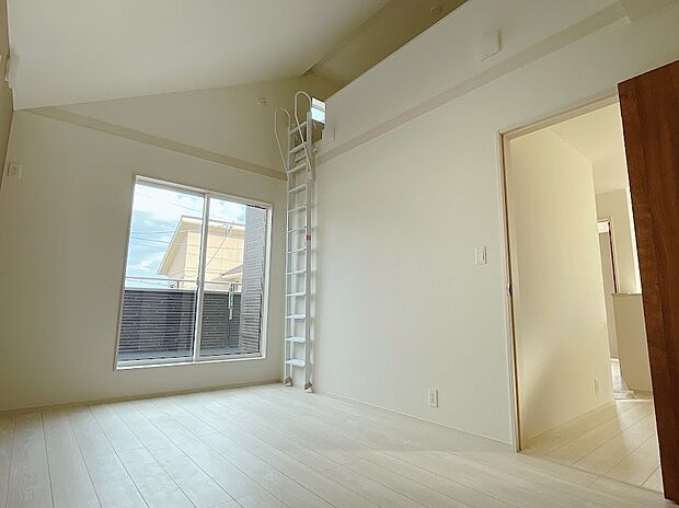 【洋室】日当り良好の洋室！
明るい空間となっております。（同社施工事例）
