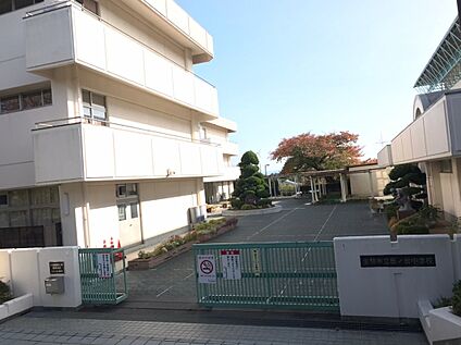 生駒市立鹿ノ台中学校 660m(徒歩9分)