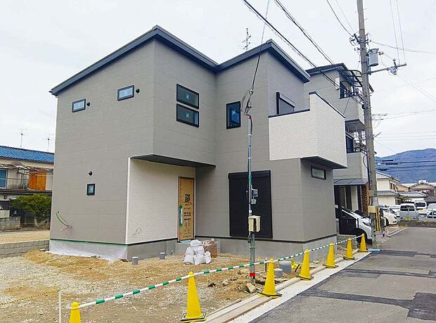 【現地外観】
最寄り駅や買物・教育施設が徒歩圏内に揃っているため、ファミリーで暮らしやすい住環境です◎/2026年1月4日撮影