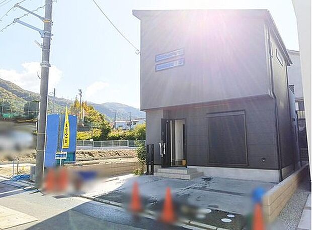 【【現地外観】】並列駐車2台可(車種による)! 自転車置場や、来客用のスペースとしても役立ちます☆