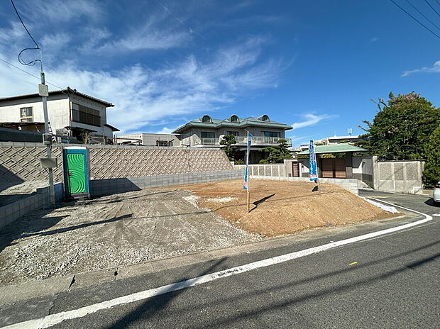 【【2号地・現地写真】】現況は更地にです!設計プランが決まり次第、スムーズに建築を行えます!建築プランに関することもお気軽にご相談ください♪