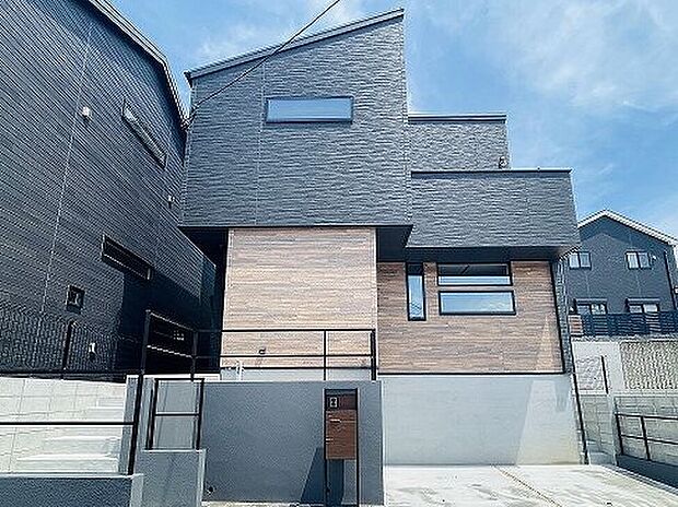 【【当社施工例】】飽きの来ないシンプルでスタイリッシュな外観デザイン♪