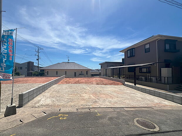 【【現地写真】】第一種低層住居専用地域内に位置し、周辺は閑静な住宅地です。 穏やかな暮らしが叶います♪