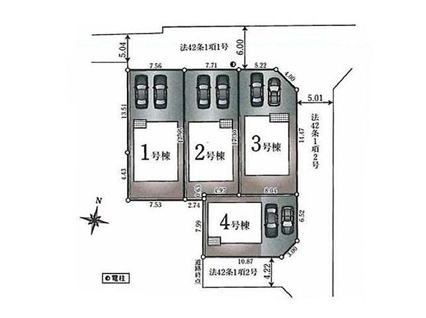 前面道路は交通量少なめの５ｍ道路。お車の駐車も楽々です♪