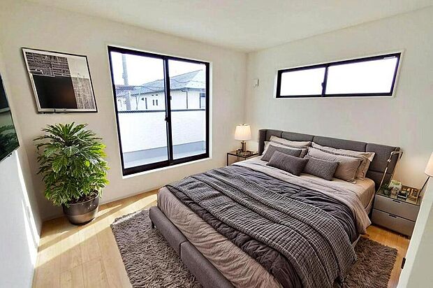 充分な広さの収納を備え、普段使いの洋服も選ぶのが楽しくなりそう♪採光良好な洋室は、快適空間。プライベートの時間もゆったりお寛ぎ頂けそうです。※家具をCGで加工しています。家具付き販売ではございません。