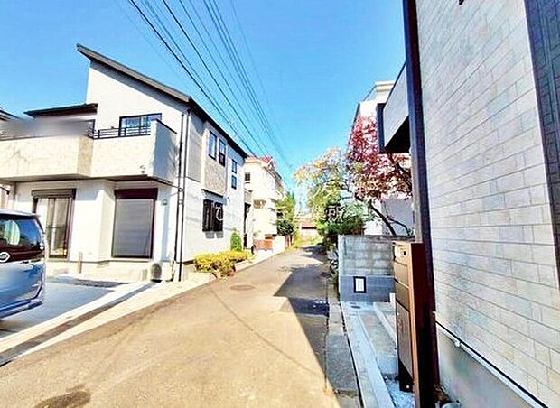 ☆前面道路を含む現地写真☆
当日のご見学予約も承ります。同じものは２つとない「夢のマイホーム」との出会いが待っているかもしれません。