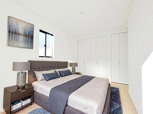 大きなベッドを置いてもゆとりのある広さ！収納完備しておりますので、家具が少なく済みます！お掃除もラクラクですね♪※家具をCGで加工しています。家具付き販売ではございません。