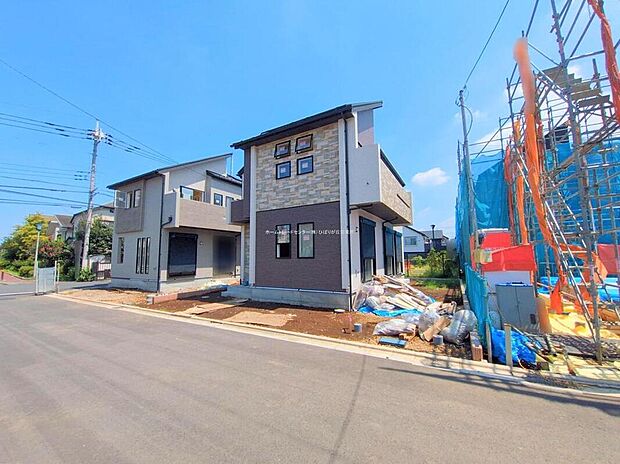 【現地外観写真】住宅性能評価で耐震等級3(最高等級)を取得!お客様を守る大切な住宅だからこそ、第三者の検査を受けて安心して住んでいただける住宅をご案内させて頂きます。その頑丈さを、ぜひ現地にてご体感ください。