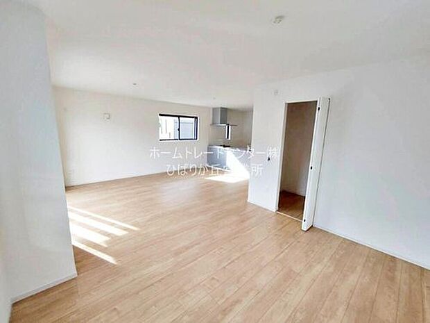 【 リビング】仕事、家事、それに育児と忙しく、自分の時間をなかなか取れない毎日。でも、住まいの選び方次第では時間に余裕が生まれ、気持ちもゆったり。趣味だって楽しめるかも♪