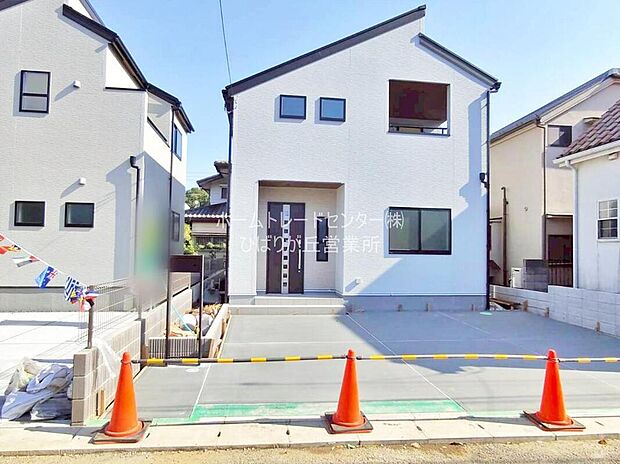 【現地外観写真】【現地外観写真】３号棟
現地をご覧いただきながら、住まいの夢をお聞かせください。当日のご見学予約も承ります。同じものは２つとない「夢のマイホーム」との出会いが待っているかもしれません♪