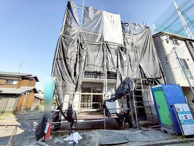 【現地外観写真】ひとたび扉を開けばそこに待っているのは上質な空間とマイホームでの新生活をイメージさせる優雅なひととき。「この家なら…」ではなく「ここに住みたい♪」と思う感動をお届けいたします。

