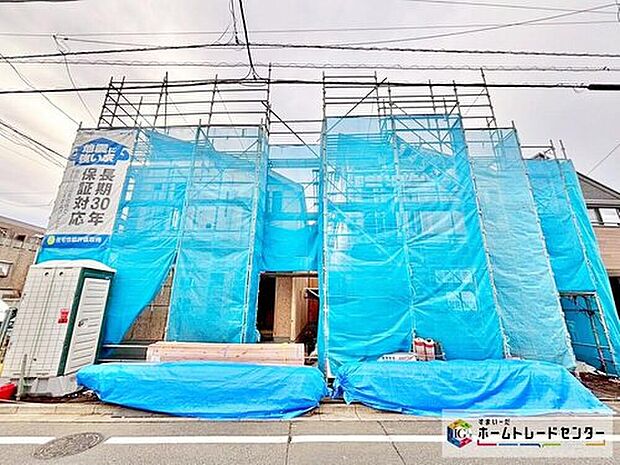 【【現地外観写真】】一戸建ての大きなメリットは、「自分の土地」を自由に使えること。好きなペットが飼えるほか、ガーデニングやDIY、車やバイクの手入れなど様々な趣味を楽しめます♪