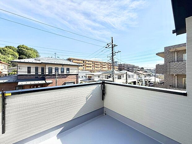 ■ 自然を身近に感じる、開放的なバルコニー