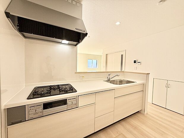 ■シンプルで機能的、毎日使いやすいキッチン