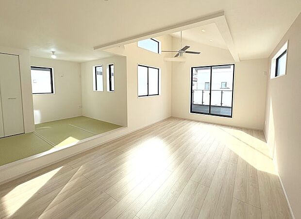 陽ざしが射し込む明るいLDK