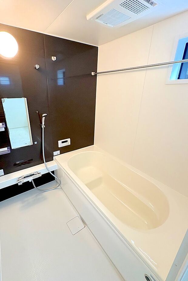 ゆっくり、ゆったり寛げるバスルーム。