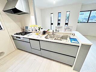 角地につき陽当り良好です！ カースペース2台駐車可能♪■川崎市宮前区野川本町■ その他