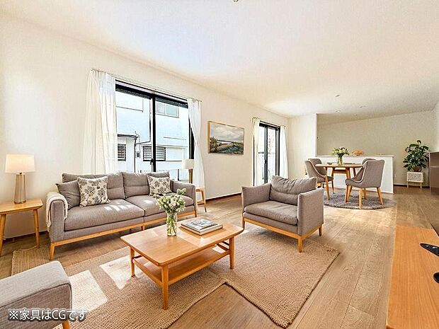 大きな窓から光が入り明るい空間でお寛ぎいただけます