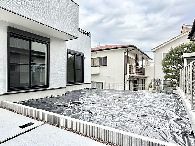 ■季節の移ろいを感じられる、落ち着いた雰囲気の屋外空間