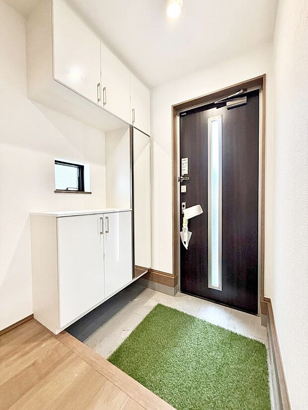 広々、綺麗な玄関でお客様をお出迎え  