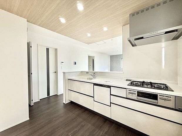 ■シンプルで美しく心地よい時間を生むキッチン空間