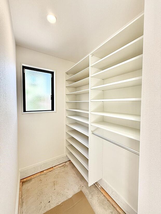 ■シューズインクローゼット付なので、外で使う物をまとめて収納、すっきり玄関に