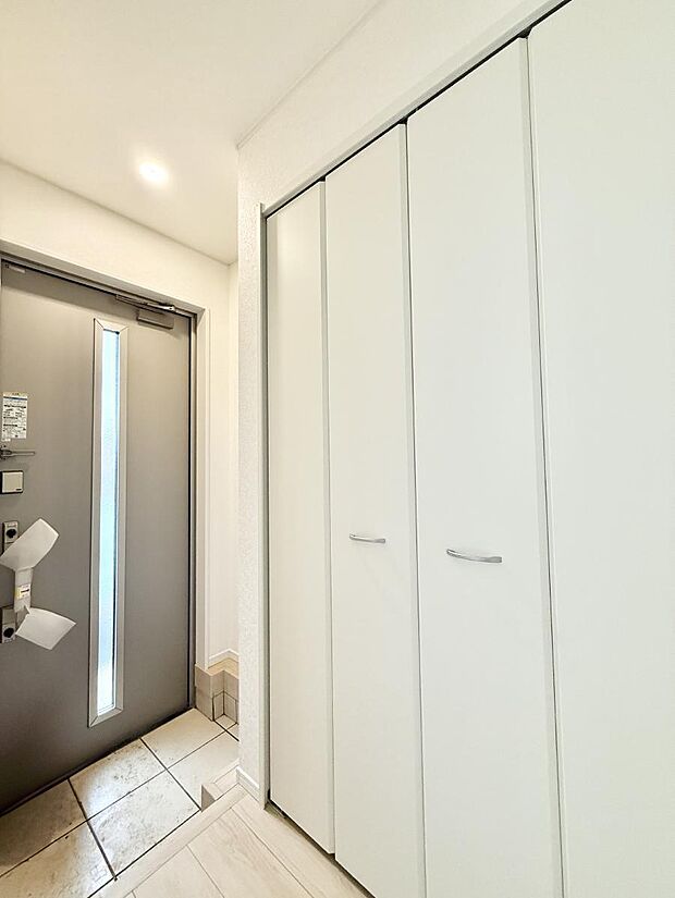 窮屈さを感じさせない広々玄関！