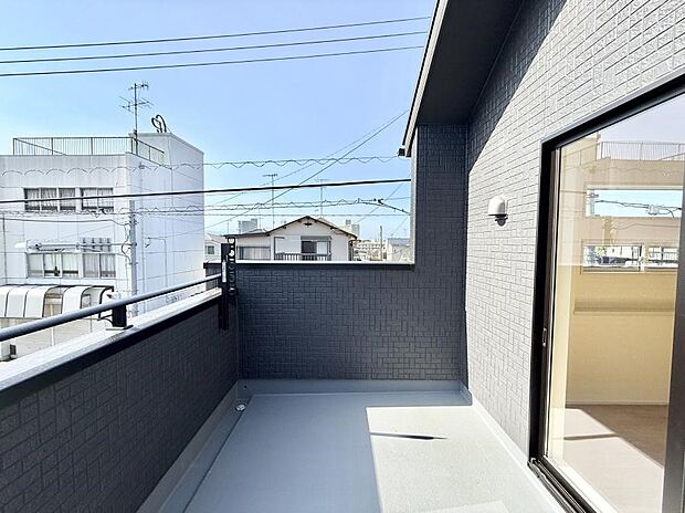 ■ 季節の移ろいを感じられる開放的な空間です