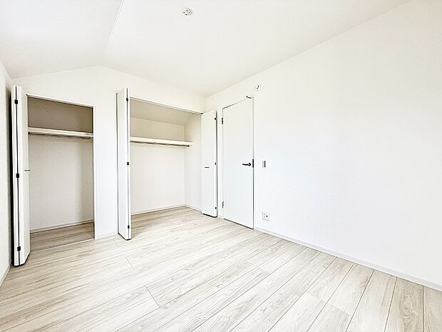 1号棟 ■落ち着いた色合いのお部屋で穏やかな時間を楽しめます