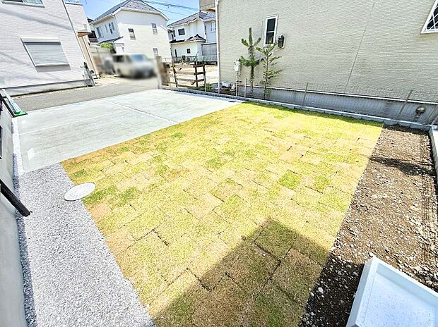 2号棟  ■ガーデニングも楽しめる庭付き邸宅