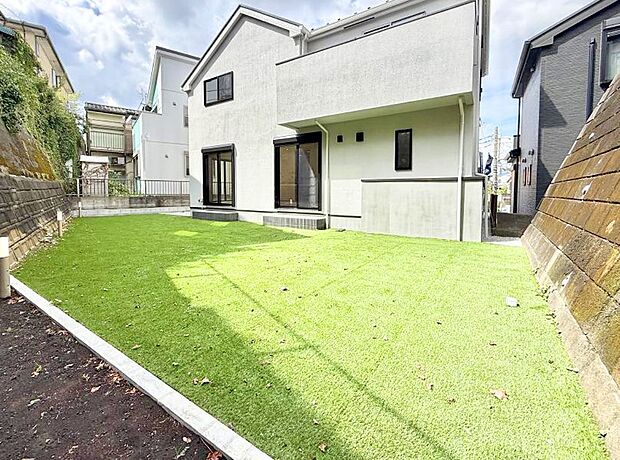 1号棟 ■暮らしに潤いを与える、緑が取り入れられた住まいです