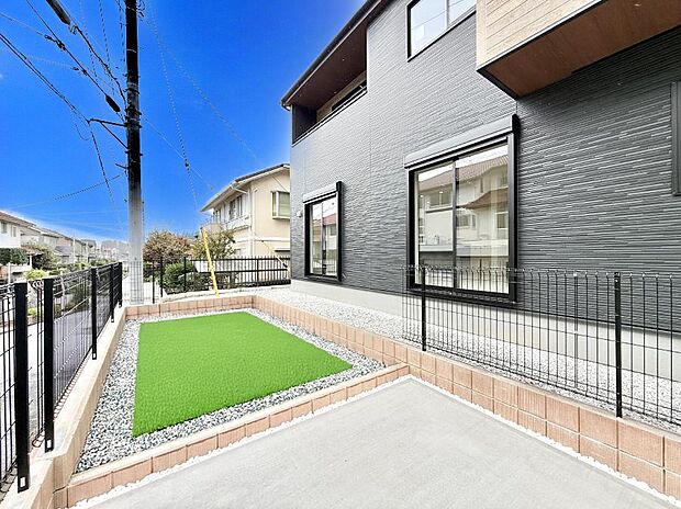 1号棟 ■心にゆとりをもたらす、自然を感じられる住環境が魅力です(芝生はイメージです)