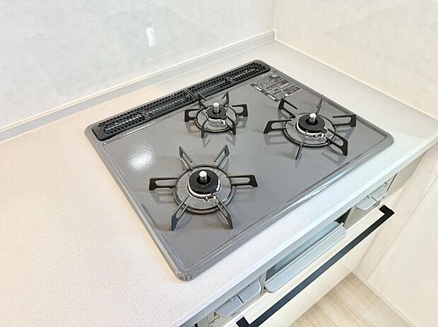 【3口ガスコンロ】■一度に多くの料理ができ便利で効率的