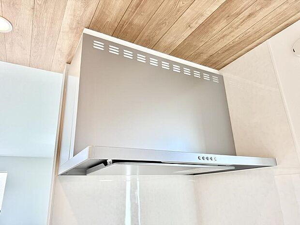 【レンジフード】■調理時の蒸気や匂いが換気扇に誘導され、効率的に排煙ができます。