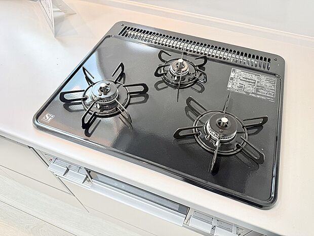 【3口ガスコンロ】■一度に多くの料理ができ便利で効率的