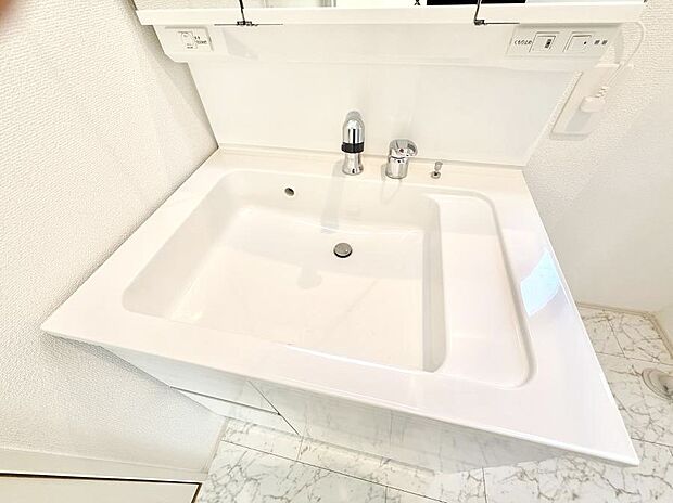 【ハンドシャワー付洗面台】■手洗いや顔を洗う時も快適に使える便利なシャワー