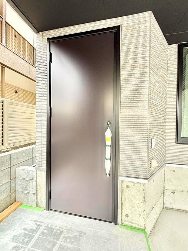 【玄関】■ シンプルで美しく、住まいの第一印象を彩る玄関です