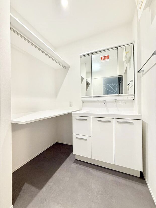 【洗面台・洗面所】■朝の準備がスムーズにできる広さです